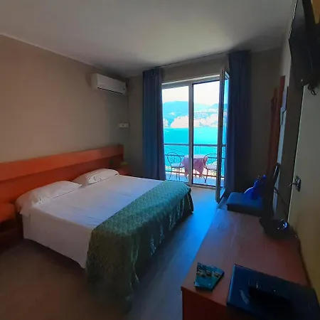 فندق Antonella 3*