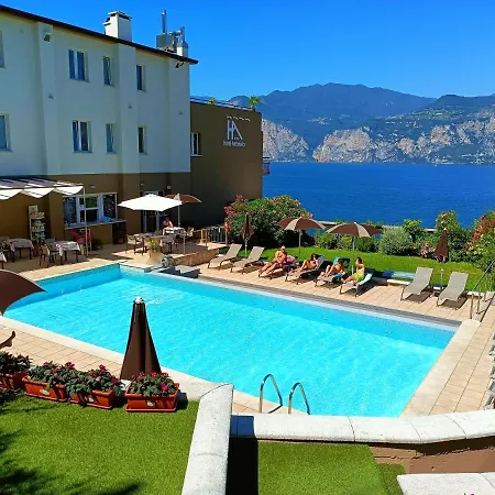 Hotel Antonella 3*