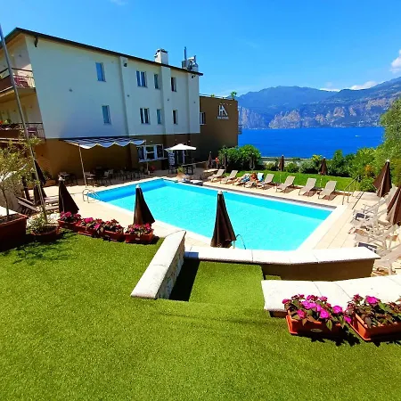 Hotel Antonella 3*
